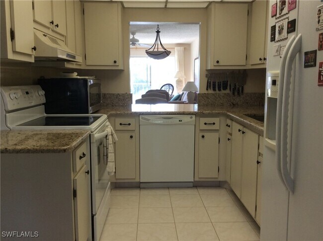 Building Photo - 1055 Forest Lakes Dr