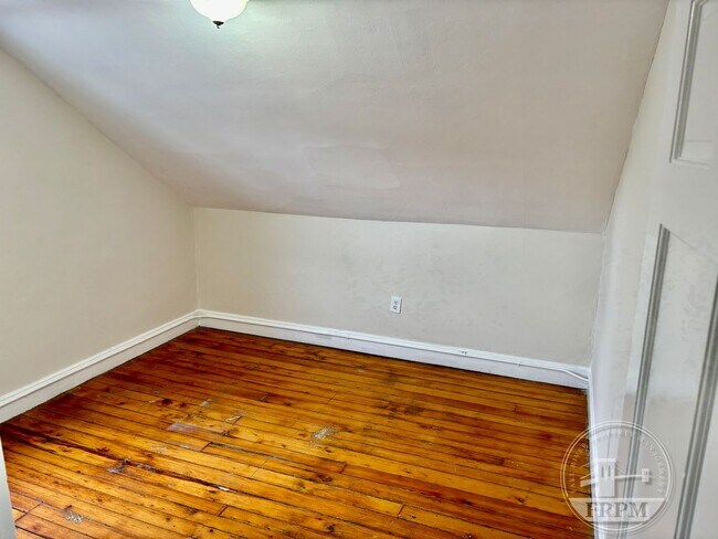 Building Photo - 118 Seabury St
