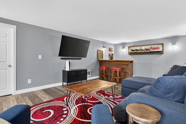 Building Photo - Spacious Stratham Home | Semi-In Ground Pool | Finished Basement | AVAILABLE AUGUST 1st
