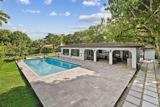 Building Photo - 743 Aledo Ave