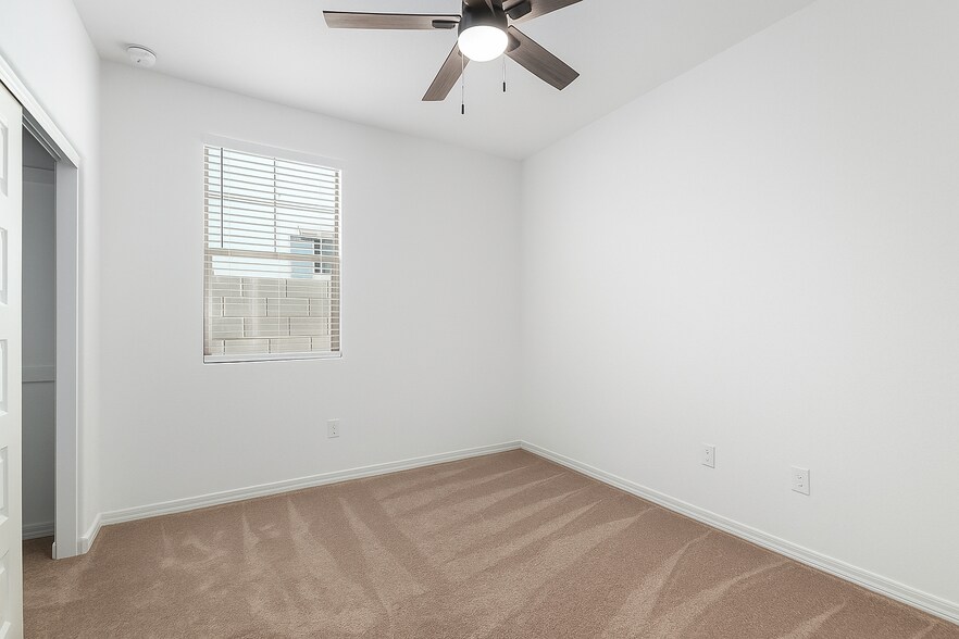 Bedroom with attached private bathroom - 10223 W Piccadilly Rd