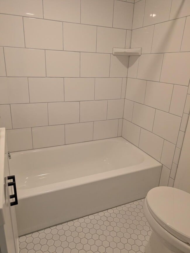 Building Photo - 2 Bedroom 1 Bath- Home