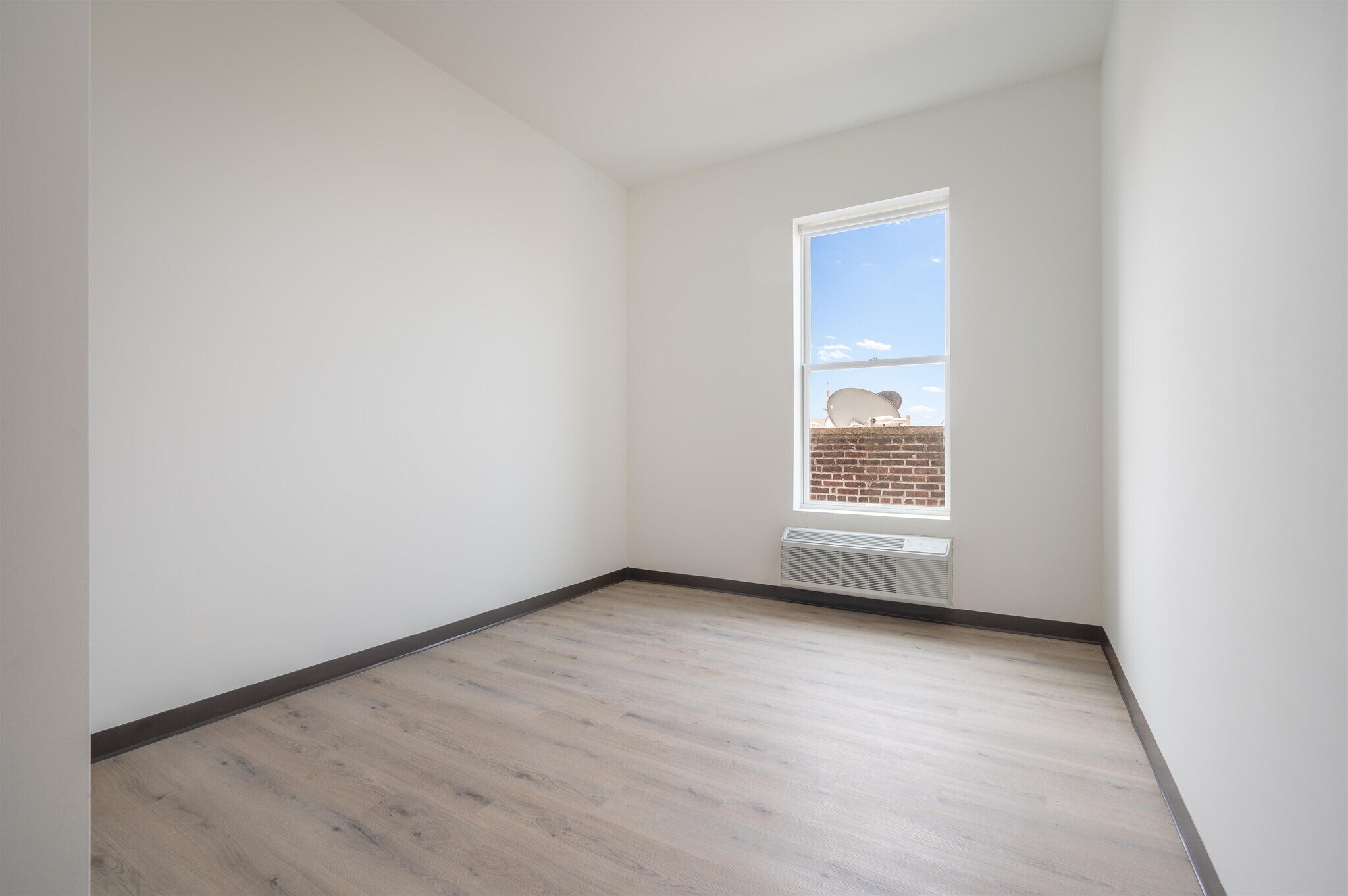 Building Photo - 857 Bergen Ave