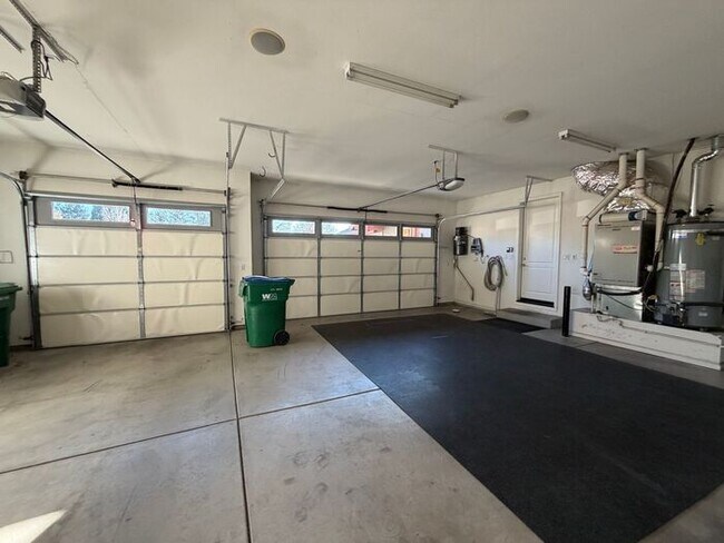 Building Photo - 1199 Manzanita Ln