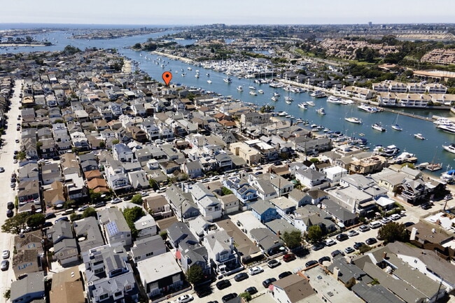 Building Photo - Fully Furnished Island Life Waterfront Ret...