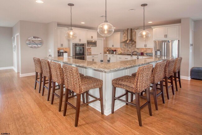 Building Photo - 352 31st St S