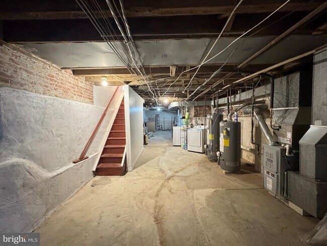 Building Photo - 323 N Preston St