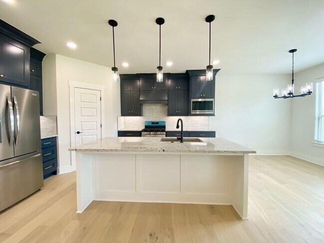 Building Photo - 730 Marianne St