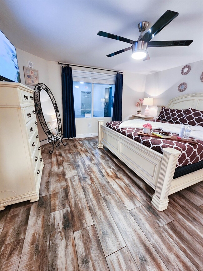 Building Photo - 16819 Front Beach Rd