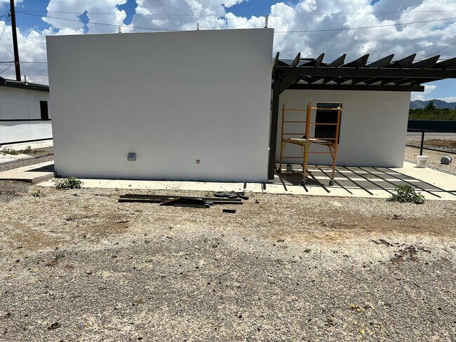 Building Photo - Charming Country Side House