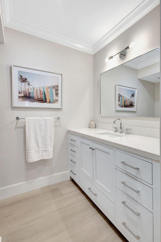 Building Photo - 438 Brackenwood Ln S