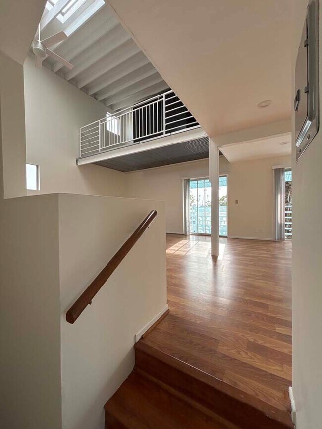 Building Photo - 915 Broadway St