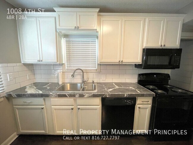 Building Photo - 1008 4th St-