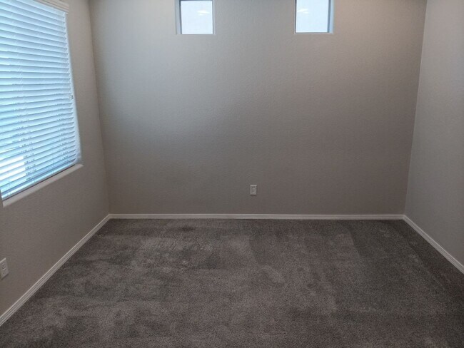 Building Photo - 1160 Vallecito Loop NW