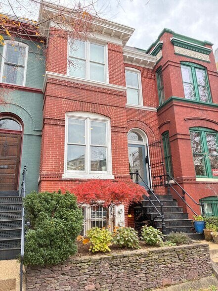 Building Photo - 625 C St NE