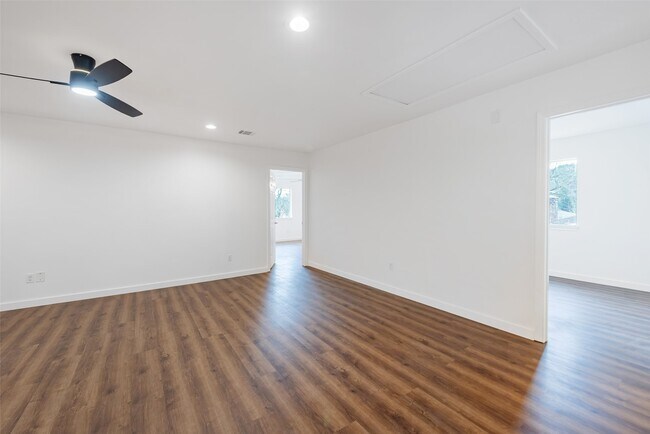 Building Photo - 11703 N Perry Ave