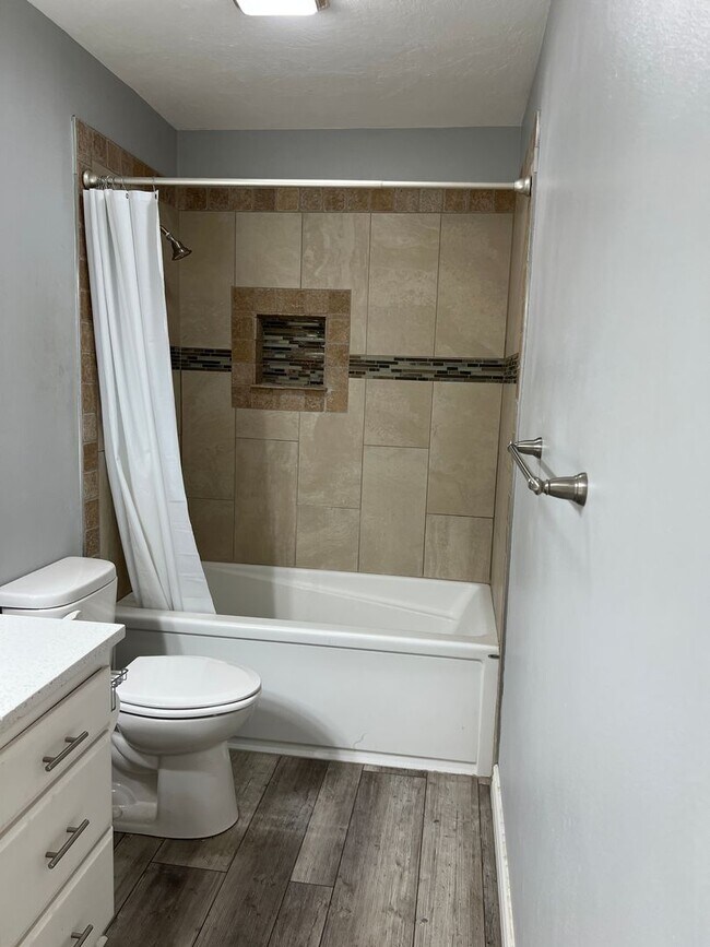 Building Photo - THIS IS A LEASE TAKEOVER - PLEASE CONTACT ...