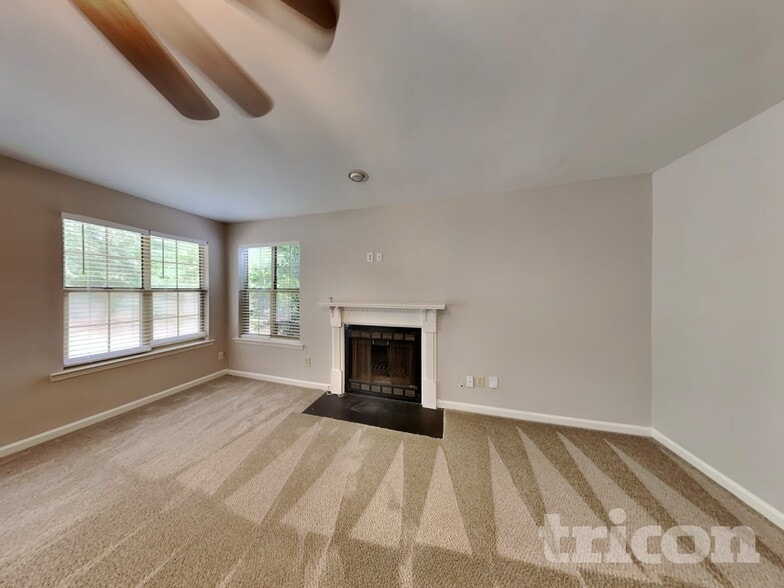 Building Photo - 2055 Towne Manor Dr NW