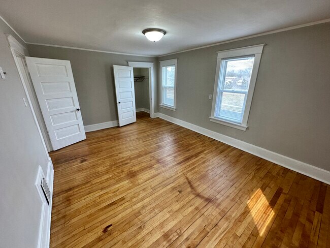 Building Photo - 832 Hackett St