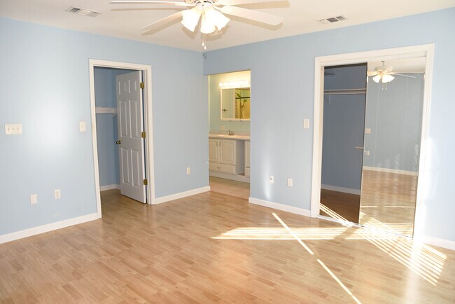 Building Photo - 16200 South Ave