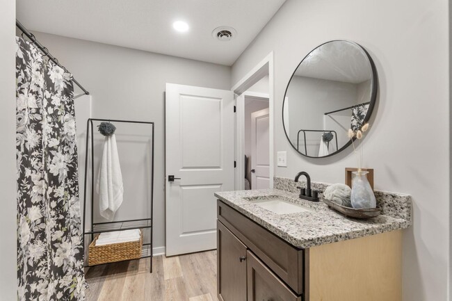 Building Photo - 382 N Franklin St