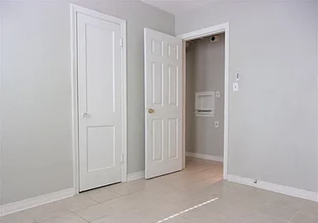 Building Photo - Updated 1-Bedroom in the Heart of the Plaz...