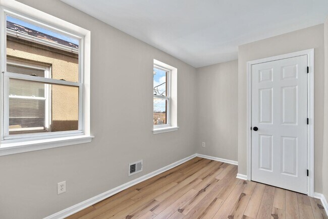 Building Photo - 2037 Jefferson St