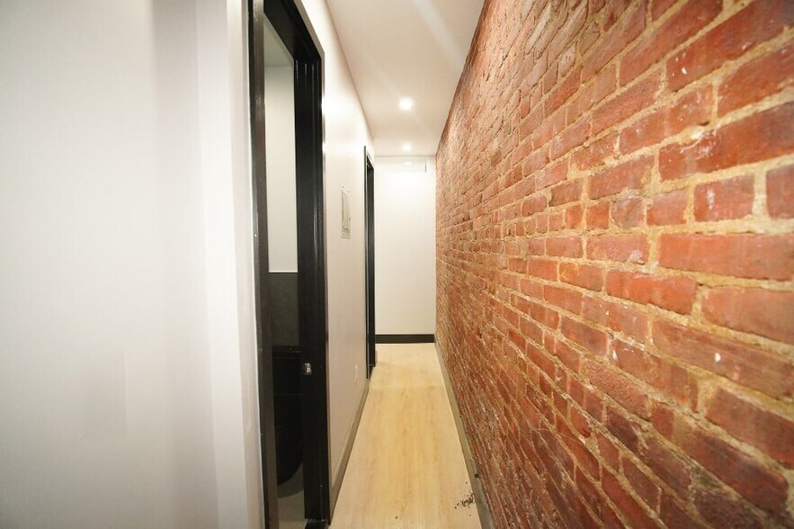 Building Photo - 9 W 103rd St
