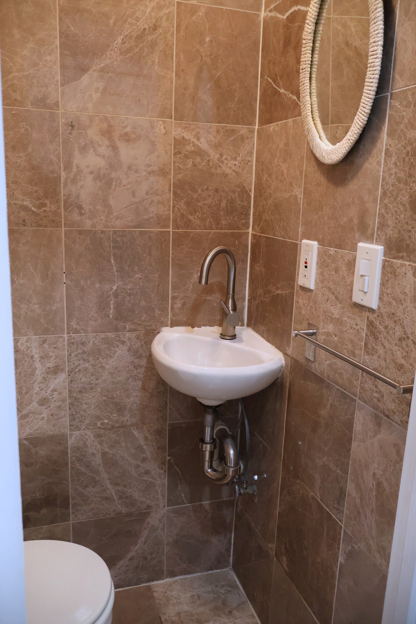 half bath - 31 Towers St