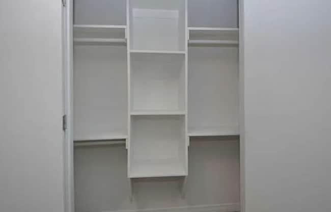 Building Photo - 4 Bedroom/ 2 Bathroom house in Midvale
