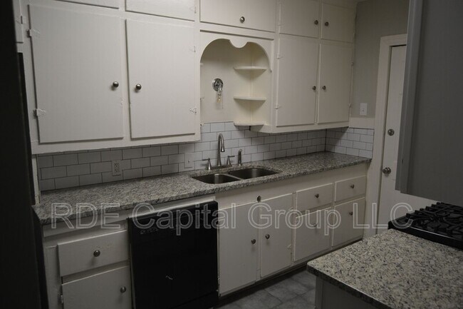 Building Photo - 716 W Cantey St