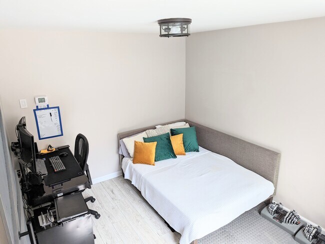 Building Photo - 1420 N St NW