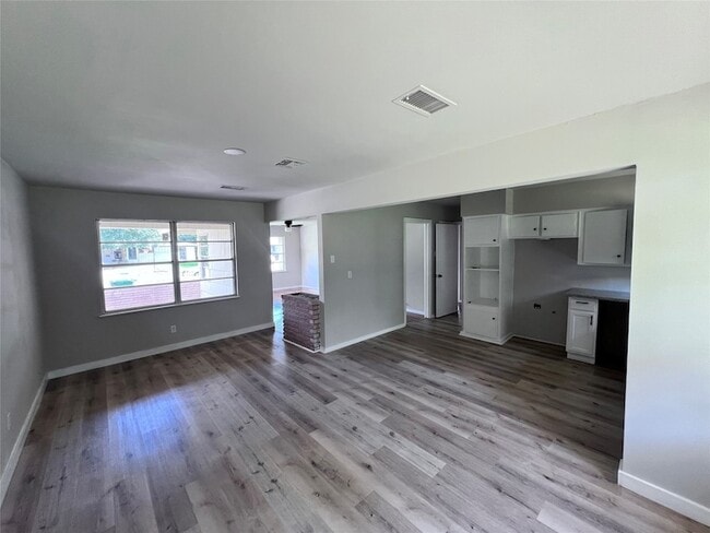 Building Photo - 5742 Flamingo Dr