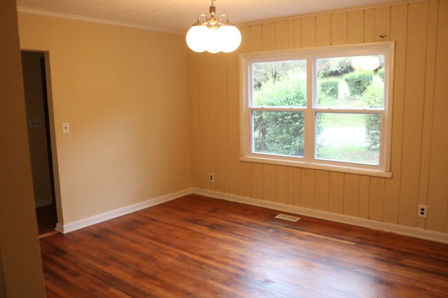 Building Photo - 2301 Brooks Ave