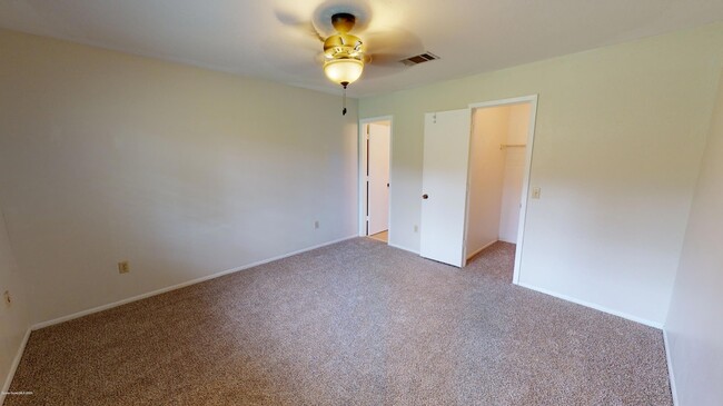 Building Photo - 1527 Waldorf Cir NE