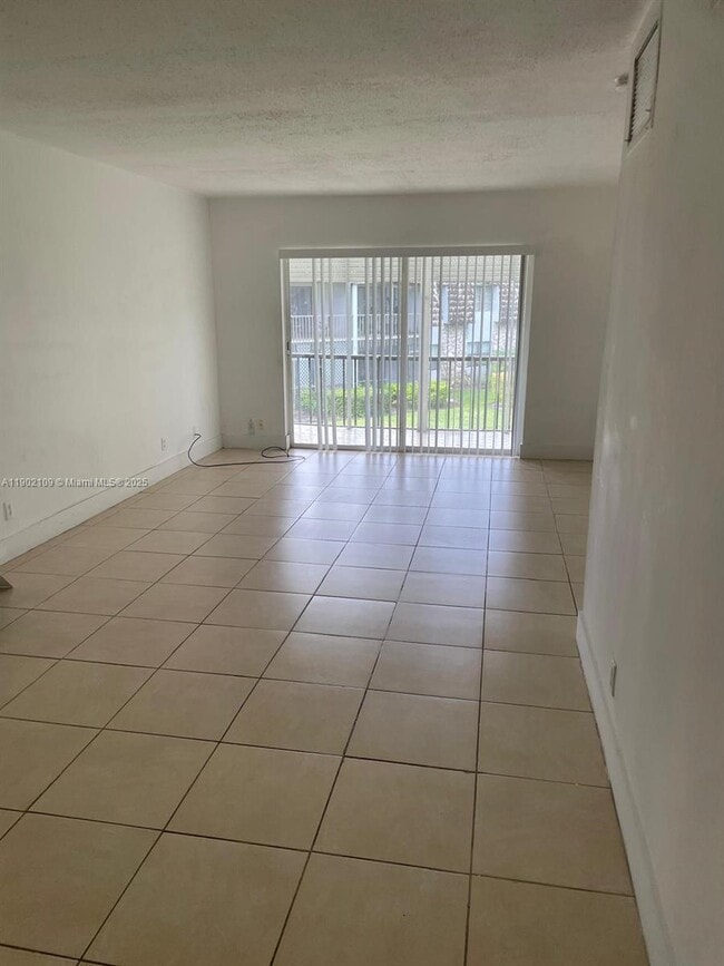 Building Photo - 3125 Oakland Shores Dr
