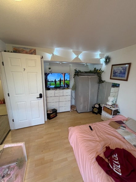 Building Photo - 2914 Sunset Dr W