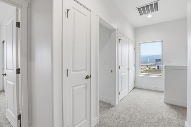 Building Photo - 631 Creative Way