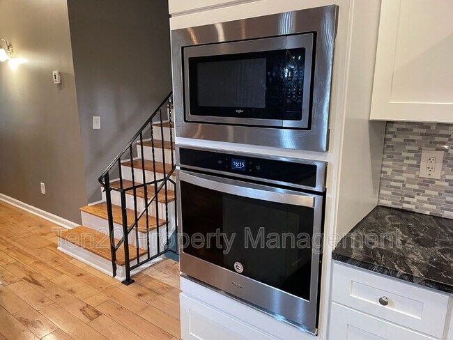 Building Photo - 3211 Maricopa Dr