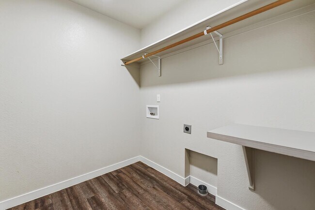 Building Photo - 2662 W Jayton Dr