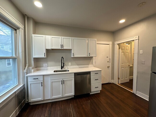 Building Photo - 94 Lonsdale St