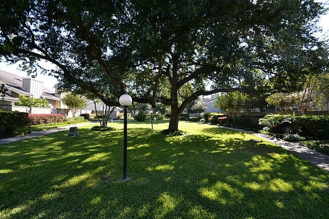 Building Photo - 13026 Wirevine Ln