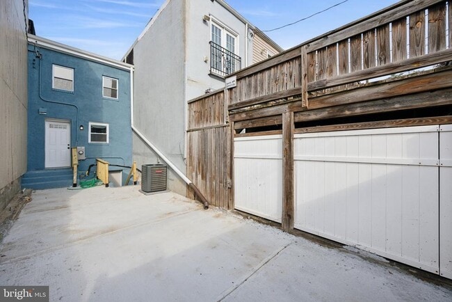 Building Photo - 1155 Washington Blvd