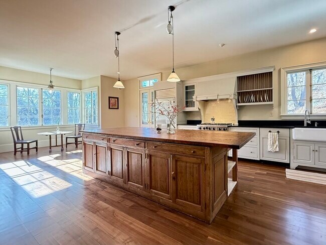 Building Photo - 918 Hale St