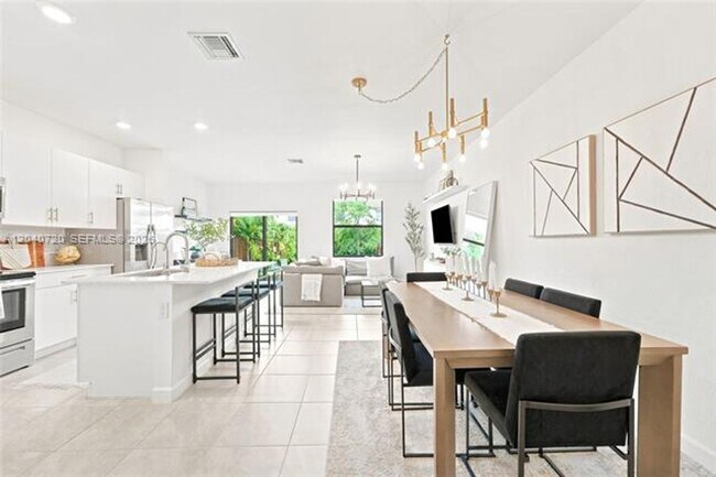 Building Photo - 25540 SW 108th Ave