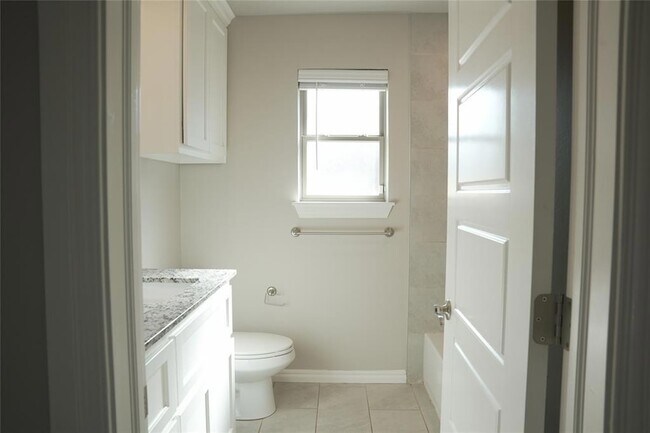 Building Photo - 5216 Bing Cir