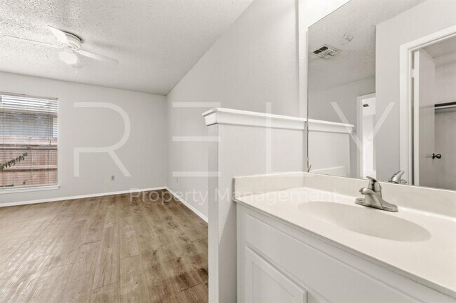 Building Photo - 409 Greenlawn Blvd