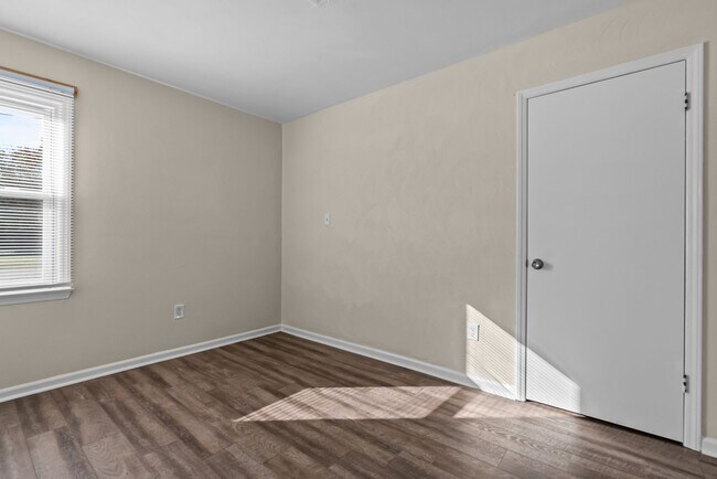 Building Photo - For Rent in Beautiful Chesapeake!