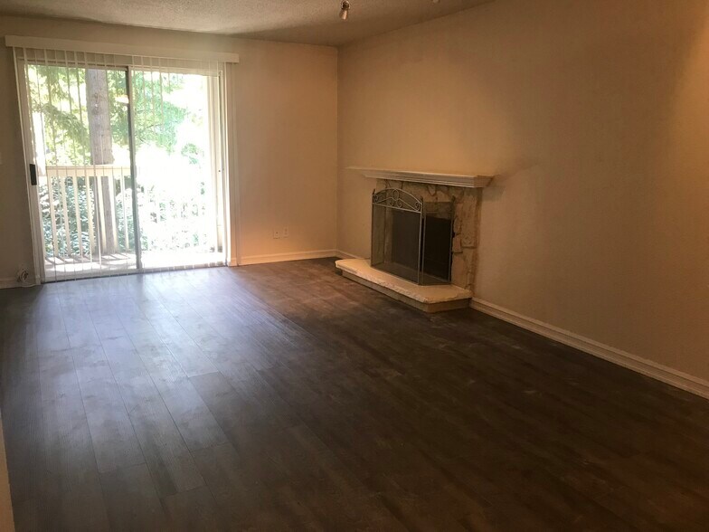 Building Photo - 14547 NE 40th St