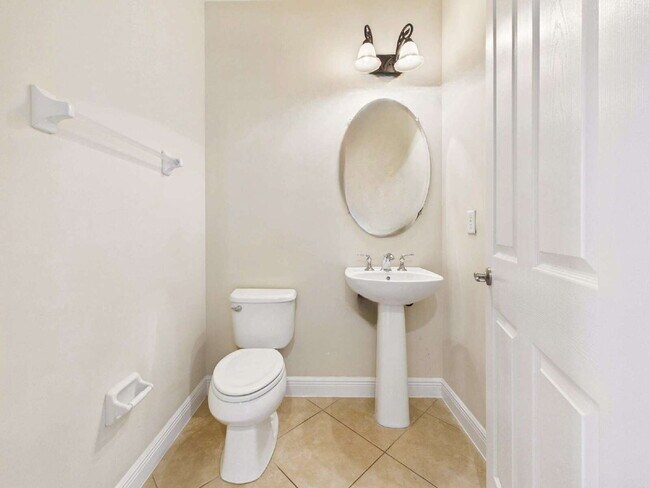 Building Photo - Luxury Lakefront Pool Home in Tesoro - Move-in Ready with Premium Inlcusions